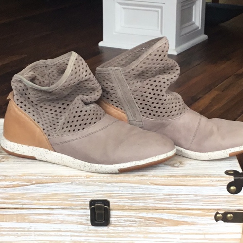 Emu boots